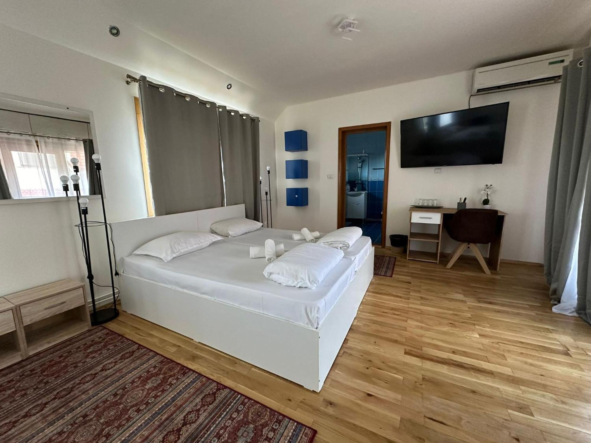 Dortin Hotel Arad Bagian luar foto